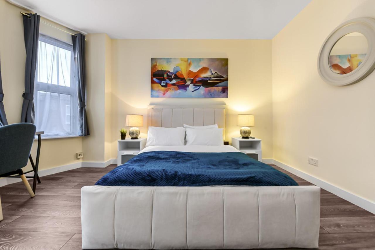 לונדון Family Friendly, Zone 2, 2 Beds, Overground מראה חיצוני תמונה