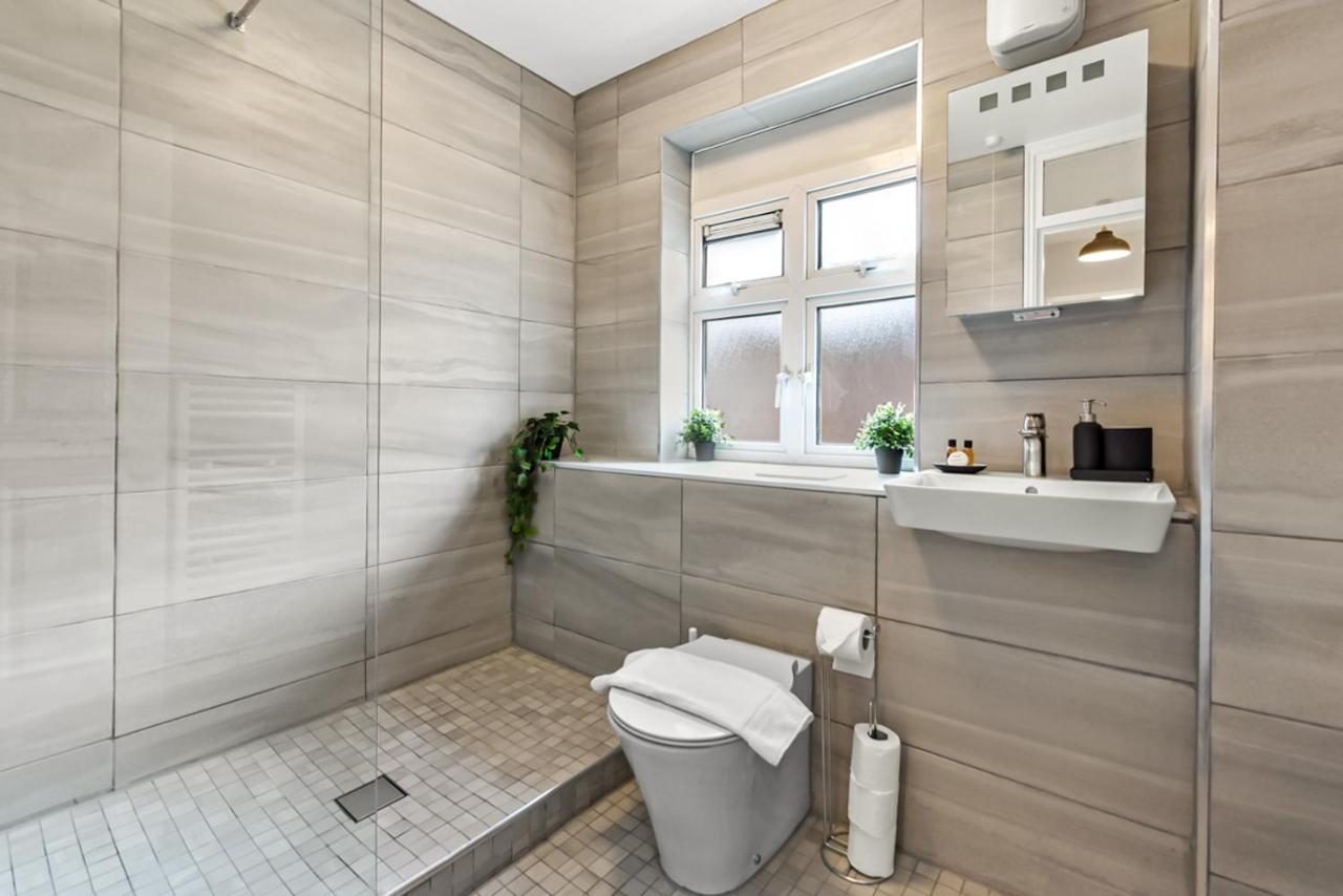 לונדון Family Friendly, Zone 2, 2 Beds, Overground מראה חיצוני תמונה