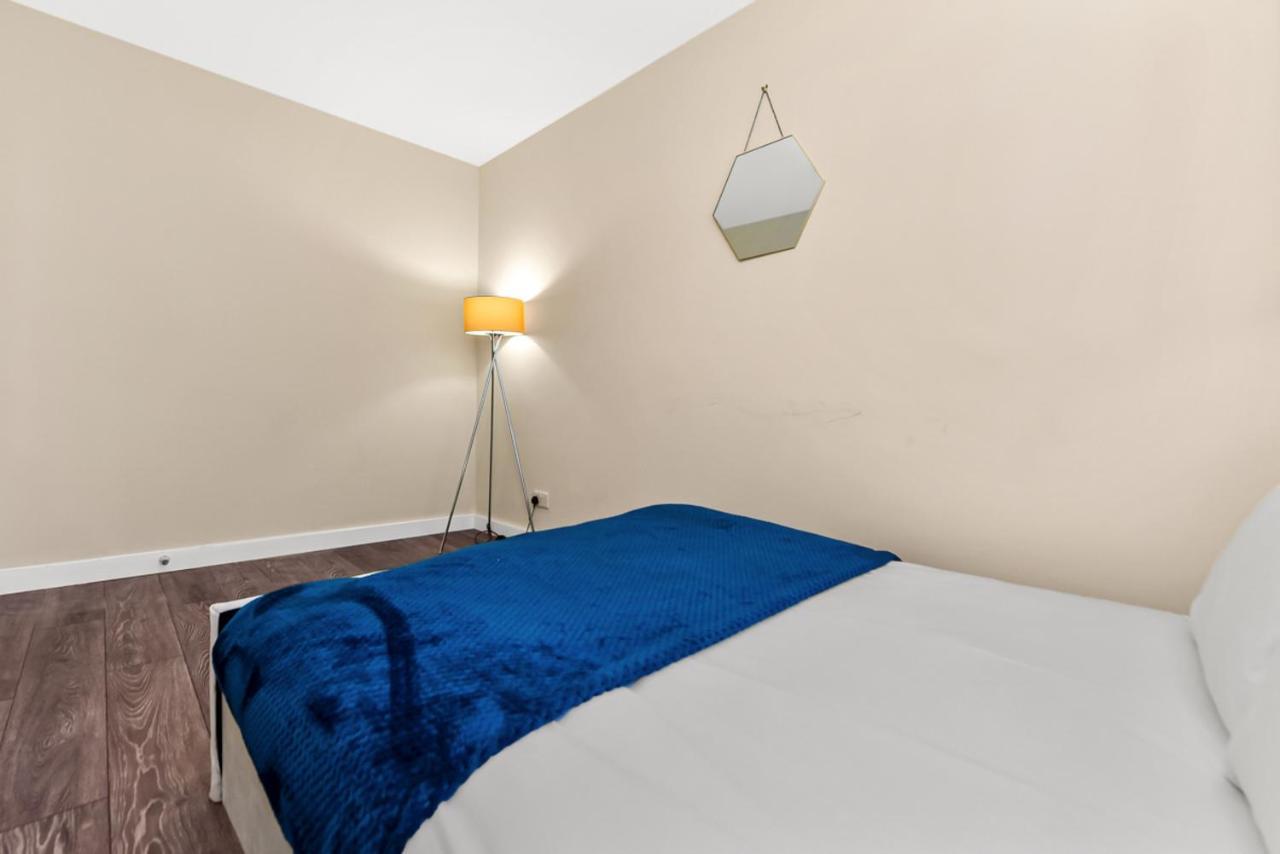 לונדון Family Friendly, Zone 2, 2 Beds, Overground מראה חיצוני תמונה