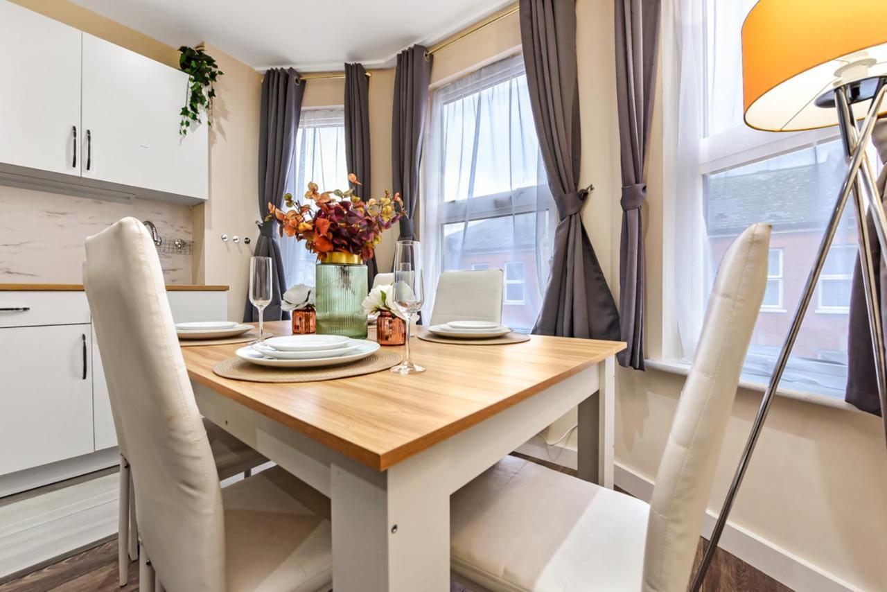 לונדון Family Friendly, Zone 2, 2 Beds, Overground מראה חיצוני תמונה