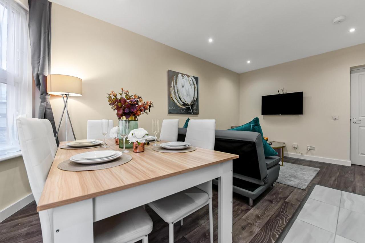 לונדון Family Friendly, Zone 2, 2 Beds, Overground מראה חיצוני תמונה